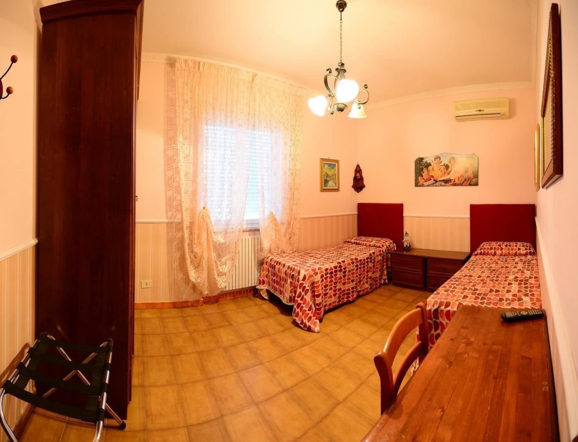 Отель Hillary House Фьюмичино Экстерьер фото
