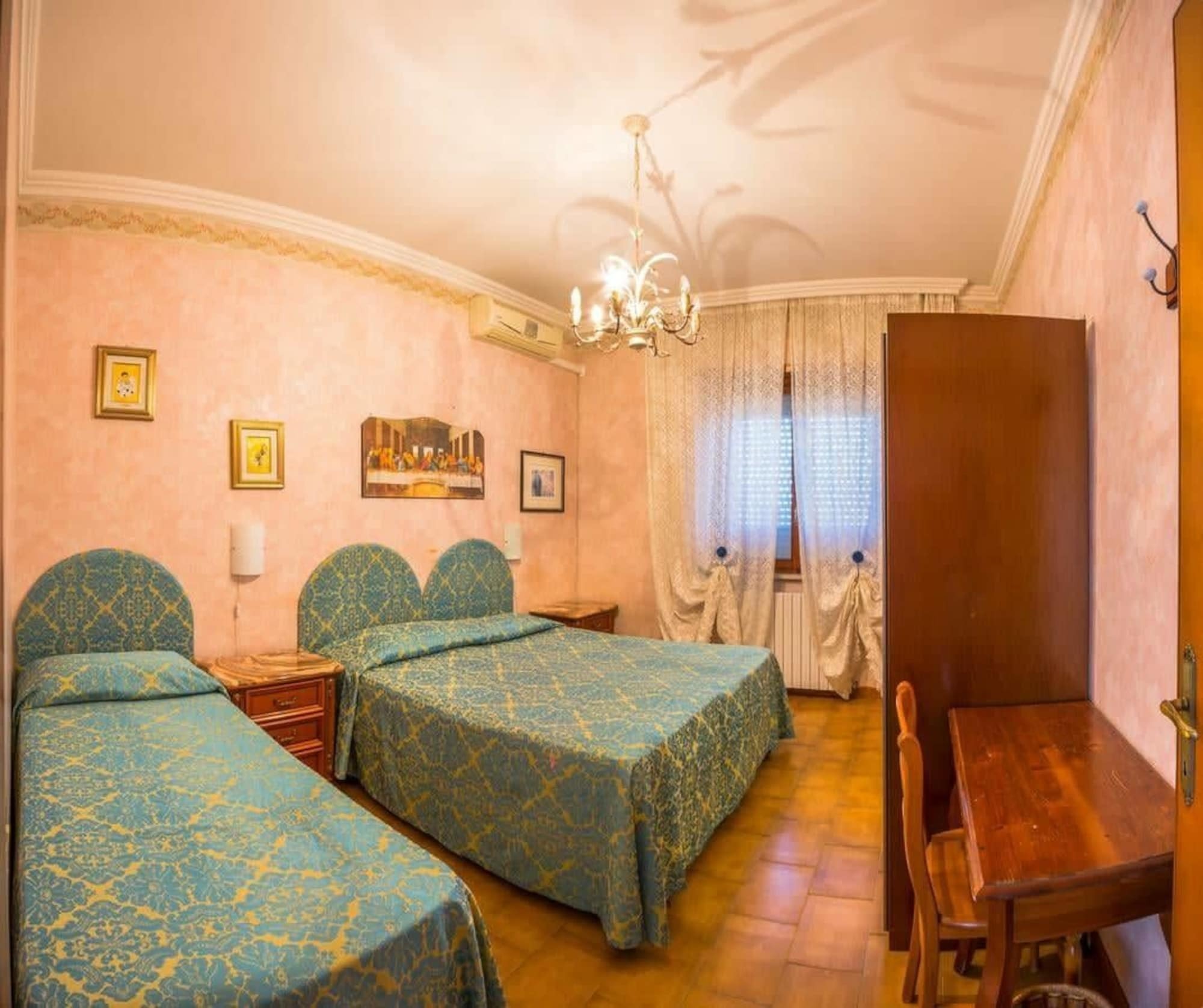Отель Hillary House Фьюмичино Экстерьер фото