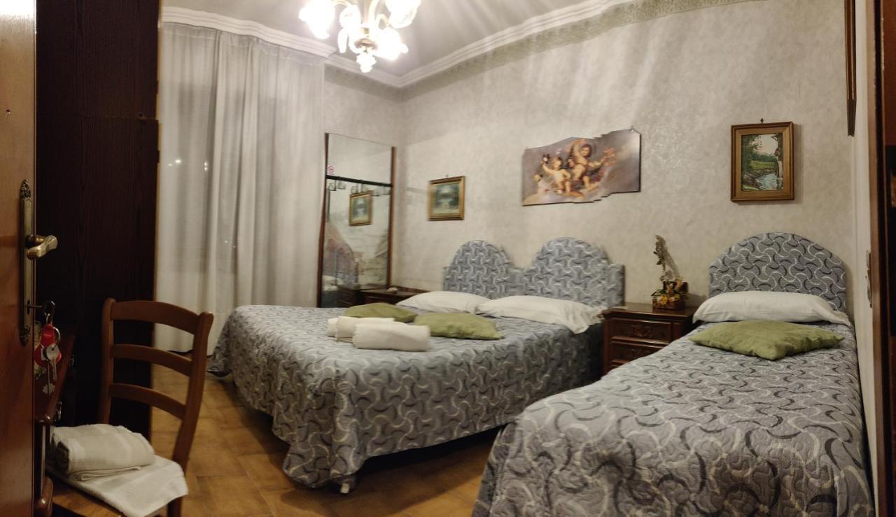 Отель Hillary House Фьюмичино Экстерьер фото